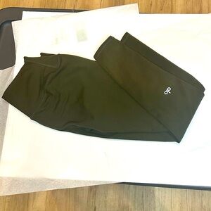 ALO Yoga Dark Cactus Airbrush 7/8 Leggings - Size XS - like new!